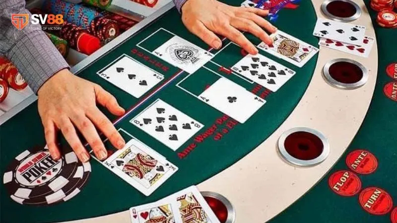 Hướng dẫn chi tiết về cách đặt cược đúng luật Poker tại SV88